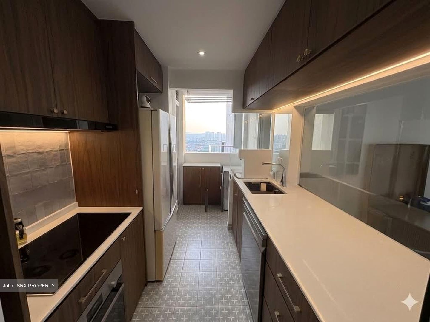 Sky Vue (D20), Condominium #564558111